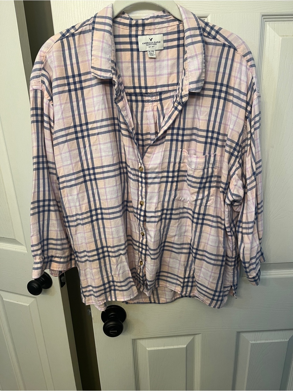 American Eagle Women’s Plaid Button-Up Shirt in Light Pink & Navy size XL
